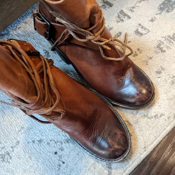Beautiful Cognac brown colored Vince Camuto Booties.. - Picture 4 of 10